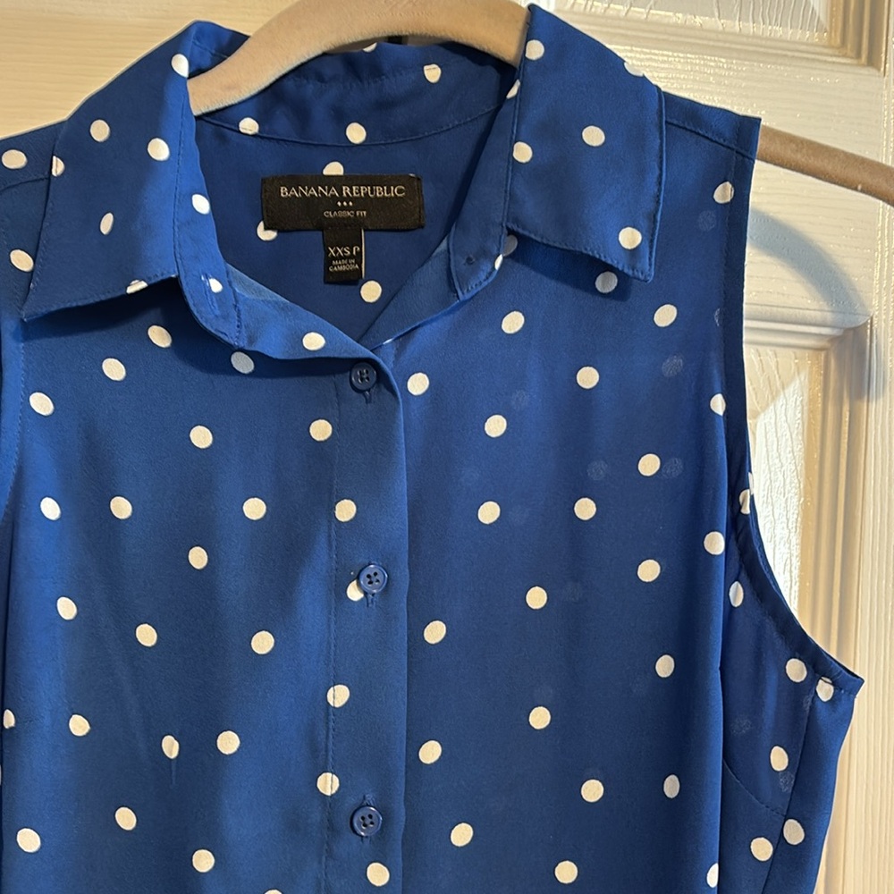 NWOT Banana Republic button down sleeveless blue polka dot shirt size XXS petite - Picture 4 of 7